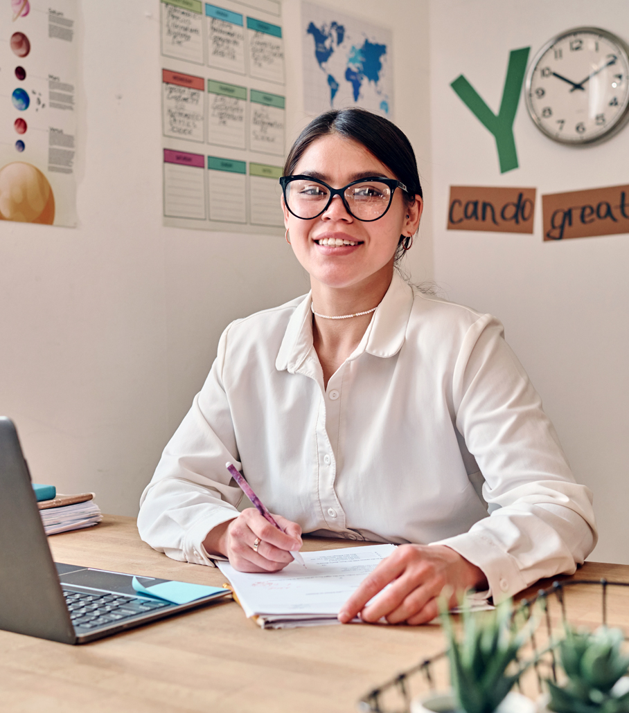 Young teacher learning online.